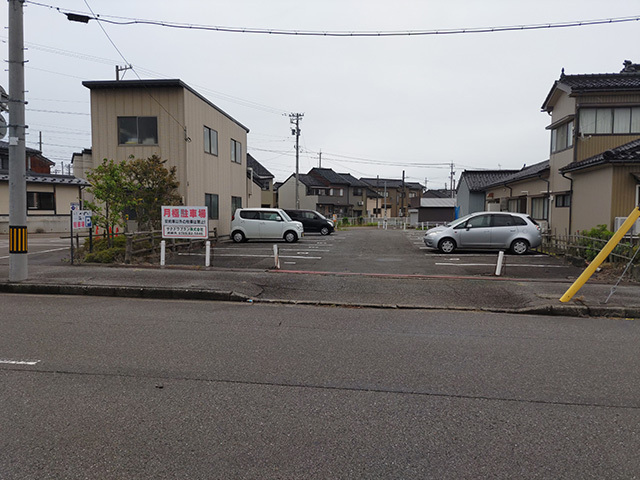 射水市桜町貸駐車場(3)